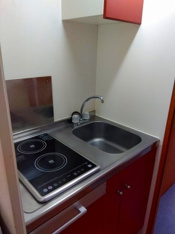 コンパクトなキッチンで掃除もラクラク