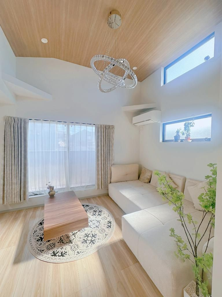 世田谷区野毛1丁目　中古戸建の居間・リビング|現地写真

現地ご見学希望・資料請求などお気軽にお問い合わせ下さい！
03-5990-5201