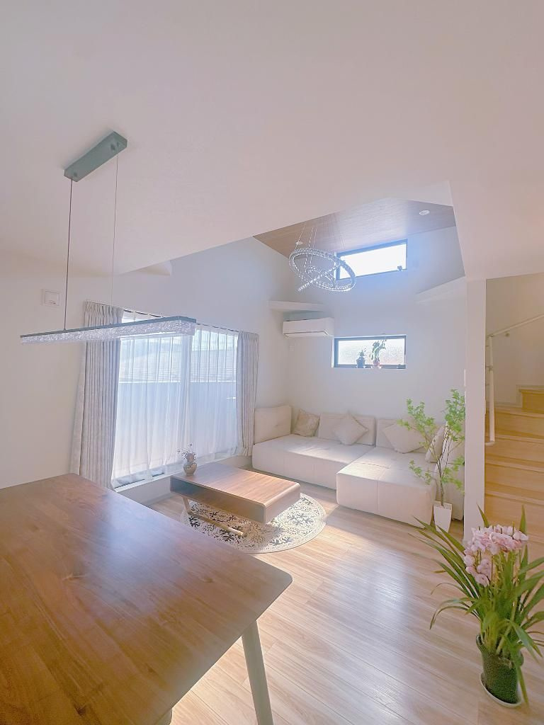 世田谷区野毛1丁目　中古戸建の居間・リビング|現地写真

現地ご見学希望・資料請求などお気軽にお問い合わせ下さい！
03-5990-5201