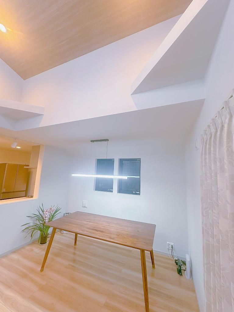 世田谷区野毛1丁目　中古戸建の居間・リビング|現地写真

現地ご見学希望・資料請求などお気軽にお問い合わせ下さい！
03-5990-5201