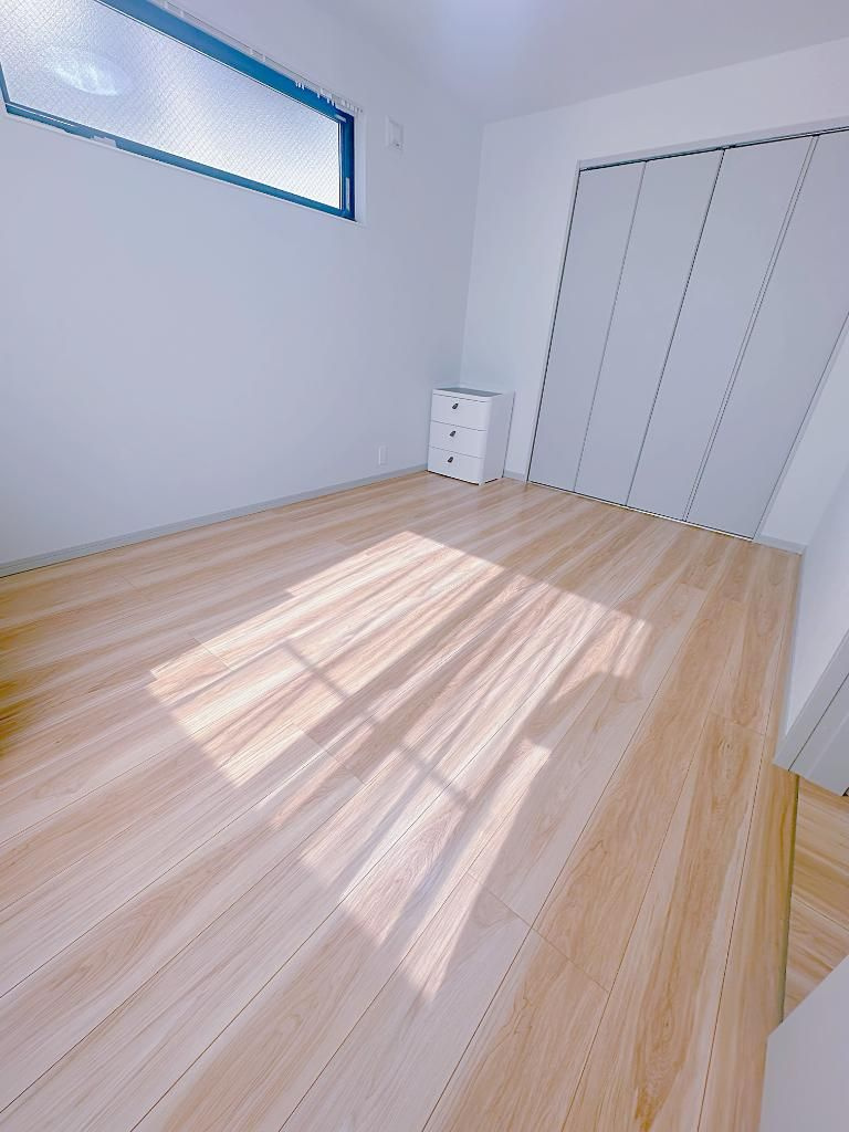 世田谷区野毛1丁目　中古戸建の洋室|現地写真

現地ご見学希望・資料請求などお気軽にお問い合わせ下さい！
03-5990-5201