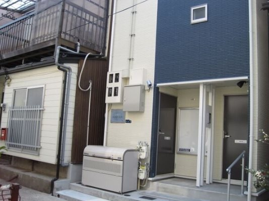 レオネクストコンシャス　ロックのエントランス