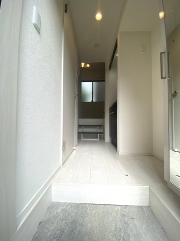 スカイブルー北千住の玄関|別号室イメージの為、現状を優先致します。