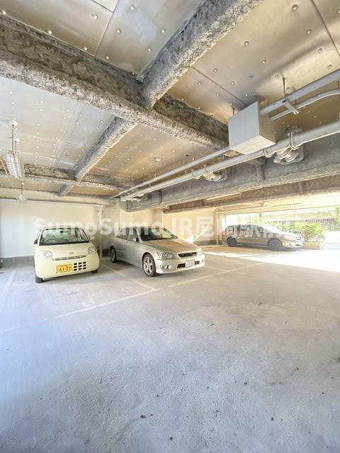 猪名寺パークマンションⅠの駐車場