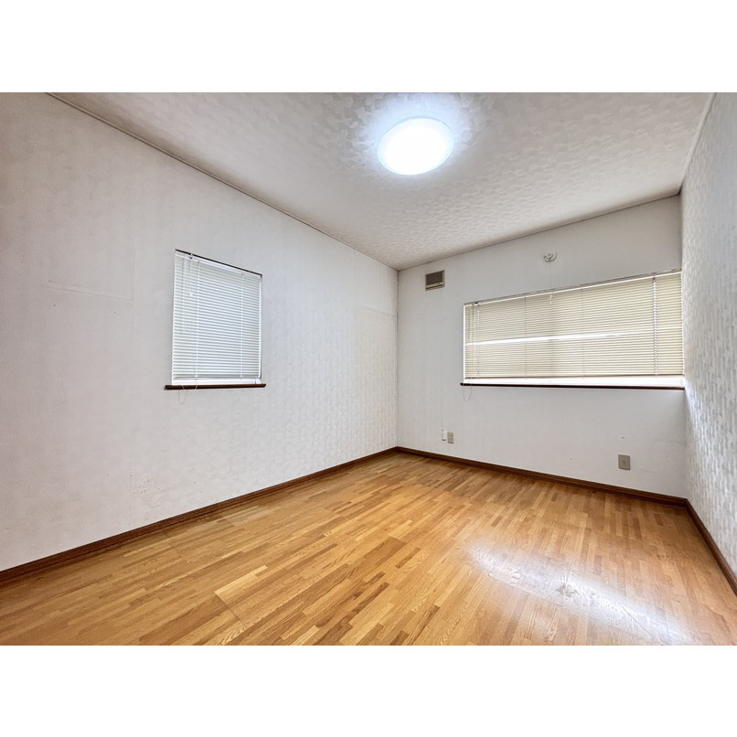 日吉町4丁目中古住宅の洋室