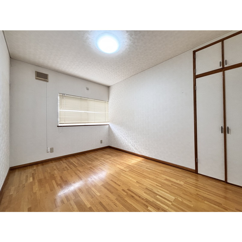 日吉町4丁目中古住宅の洋室