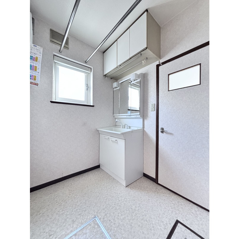 日吉町4丁目中古住宅の洗面所