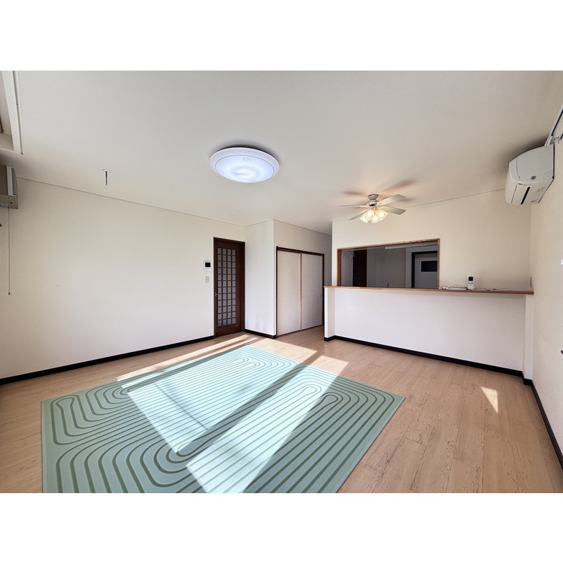 日吉町4丁目中古住宅の居間・リビング