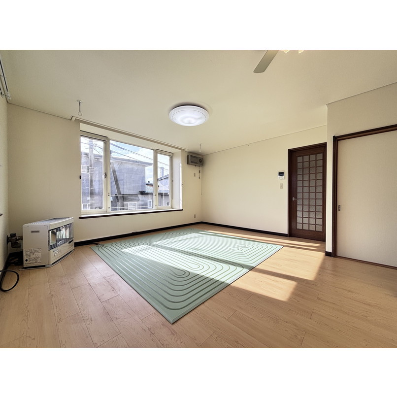 日吉町4丁目中古住宅の居間・リビング