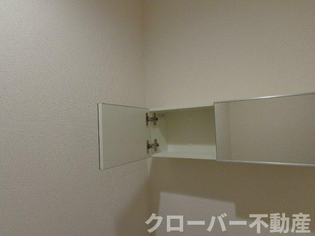 アリエルの内装|トイレ戸棚