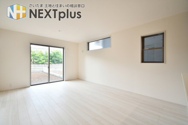 白岡市白岡8期 全2棟の居間・リビング