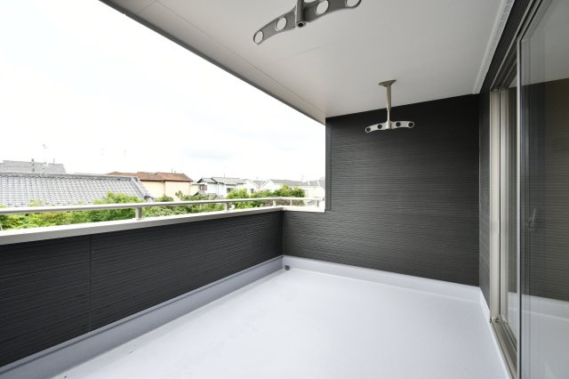 白岡市白岡8期 全2棟のバルコニー