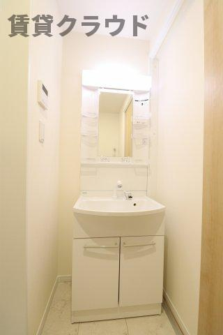 スマイルレジデンスの洗面所|明るい洗面所です