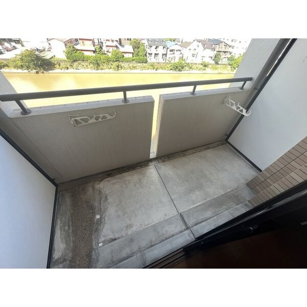 第3いわきビルディングのバルコニー