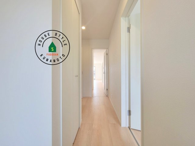 都城市早水町第1-2棟（1号棟）の内観：施工例|平屋はワンフロアしかないため、部屋と部屋の距離が近くなります。 生活音の緩衝材として廊下を活用するのがおすすめです。