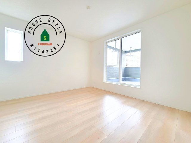 都城市早水町第1-2棟（1号棟）の内観：施工例|主寝室には収納力に優れたクローゼットがありますので、お部屋もすっきり片付きます。