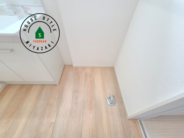 都城市早水町第1-2棟（1号棟）の設備|ランドリースペースとなります。広々して有効的にご使用できます。 