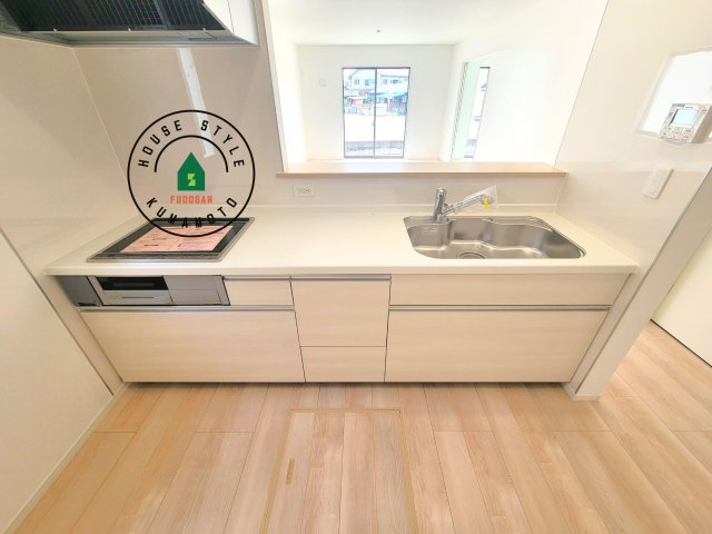 都城市早水町第1-2棟（1号棟）の内観：施工例|ダイニングテーブルへの配膳がラクラク、お料理はかどるカウンター付きシステムキッチン！