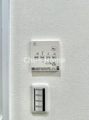 ライオンズマンション鶯谷第3の浴室|【浴室乾燥機】暖房・冷風・換気・乾燥が可能です。毎日を快適に過ごせるうれしい機能が揃っています。雨の日の洗濯物も安心です。