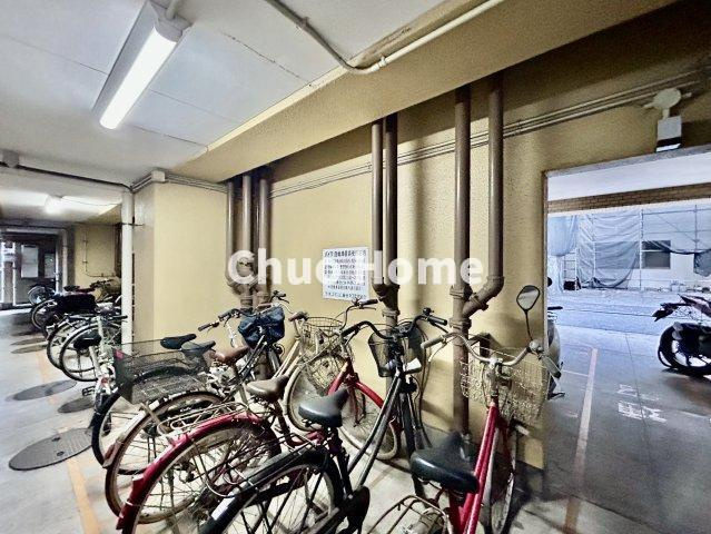 ライオンズマンション鶯谷第3の駐輪場|【自転車置き場】最新の空き状況や費用などの詳細は担当スタッフまでお問い合わせください。