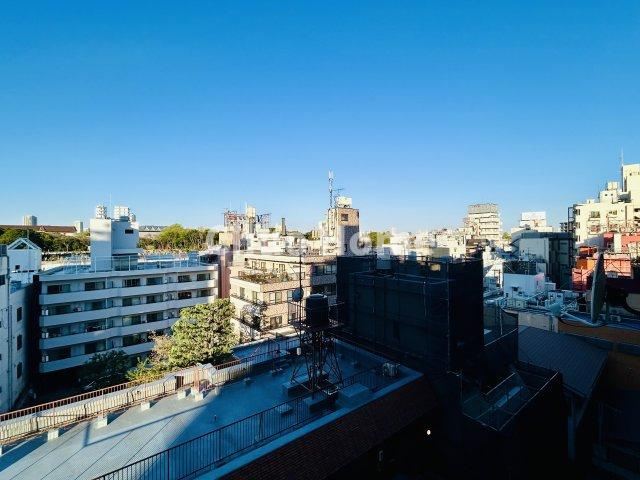 ライオンズマンション鶯谷第3の展望|手を伸ばせば、ふれることが出来そうな環境が、そのままインテリアになったような印象です。その豊かな眺望にふさわしい空間には、通風・採光にも優れ、心地よい光と風があふれています