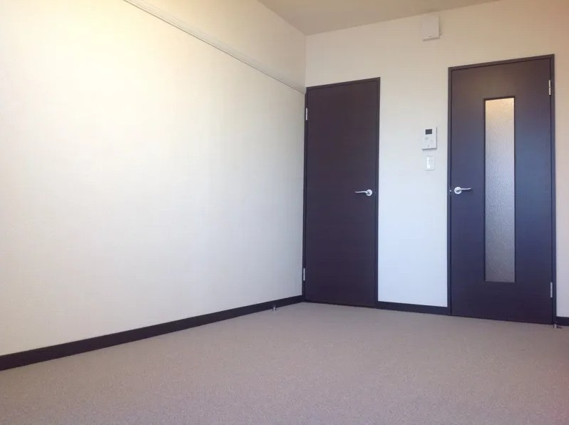 レオネクストエミライズ駅前の居間・リビング