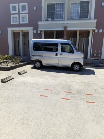 ペルラの駐車場