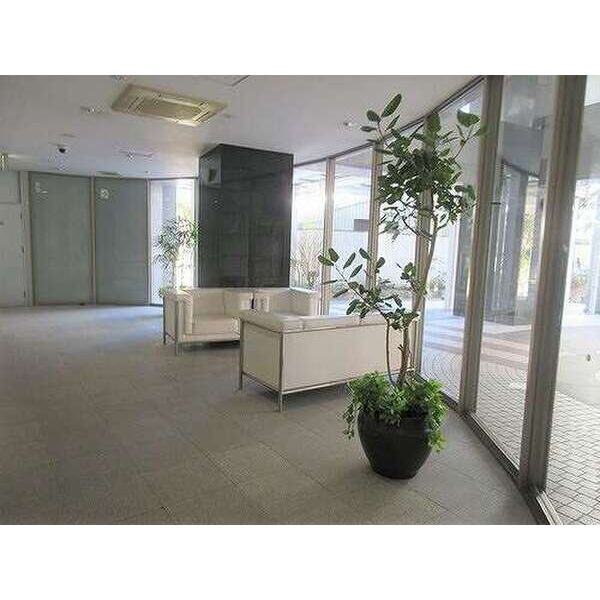 グランアルト天神タワーのロビー