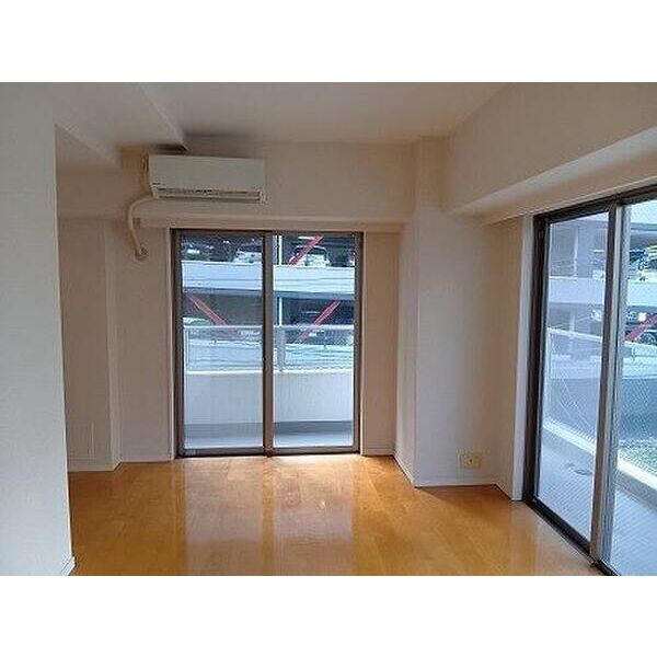 グランアルト天神タワーの居間・リビング