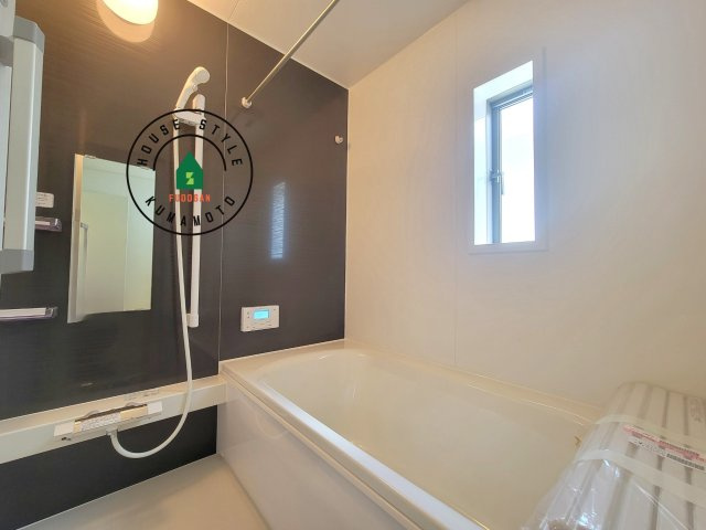 都城市早水町第1-2棟（2号棟）の内観：施工例|1日の疲れを癒してくれる広々バスルーム。雨の日のお洗濯にも大活躍な浴室乾燥機付です！