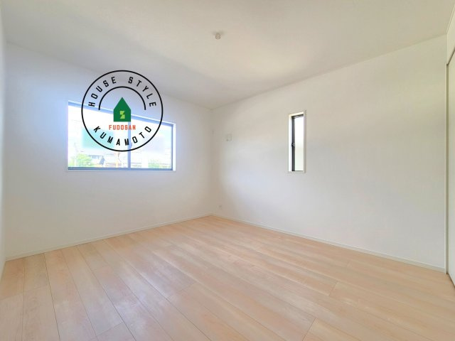 都城市早水町第1-2棟（2号棟）の内観：施工例|主寝室には収納力に優れたクローゼットがありますので、お部屋もすっきり片付きます。