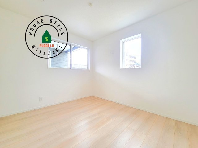 都城市早水町第1-2棟（2号棟）の内観：施工例|柔らかい陽光が差し込む明るいお部屋を演出する設計。彩光の取れる窓が気持ちの良いお部屋を創り上げます。