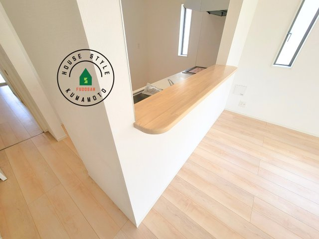 都城市早水町第1-2棟（2号棟）の内観：施工例|キッチンから立ち込める香りが今日の料理を期待させます。