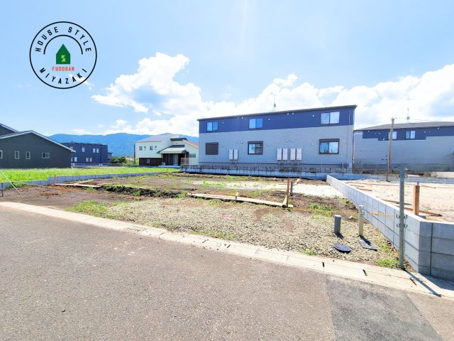 都城市早水町第1-2棟（2号棟）の前面道路含む現地写真|見学の時間などお気軽にお問い合わせ下さい。