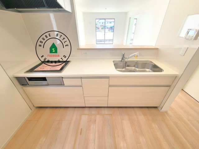 都城市早水町第1-2棟（2号棟）の内観：施工例|ダイニングテーブルへの配膳がラクラク、お料理はかどるカウンター付きシステムキッチン！