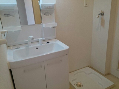 【洗面所】 | エスポワールⅣ | 忙しい朝には欠かせない洗面所です