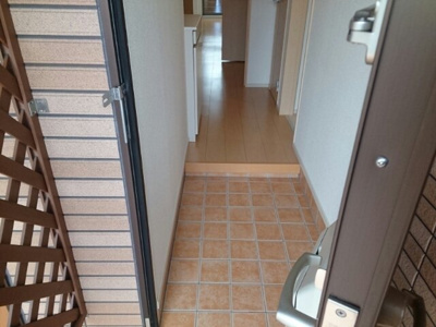 【玄関】 | エスポワールⅣ | 収納もある玄関です