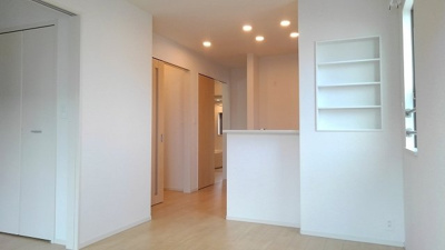 【居間・リビング】 | エスペランサ中仁野Ⅳ | ゆったり過ごせるリビングです