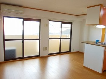 【バルコニー】 | メゾン・ジエルメＭ | お洗濯にも便利なバルコニー付き