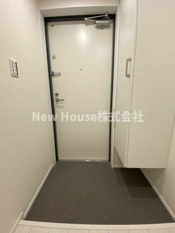 レピュア曙橋駅前レジデンスの玄関