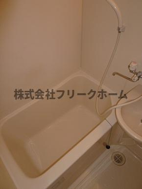 三鷹市井の頭１丁目のアパートの浴室