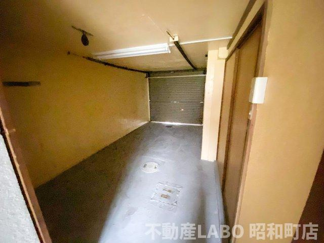 長吉長原西4丁目貸家の駐車場