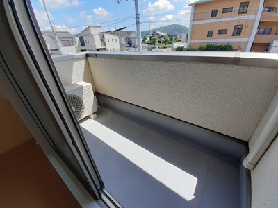【バルコニー】 | オリーブⅠ | バルコニー付きです