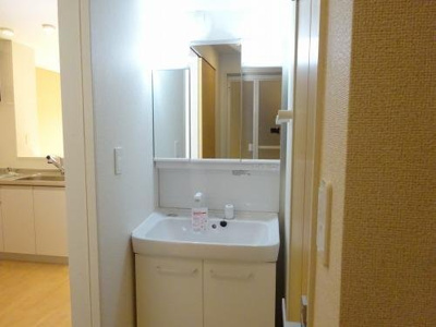 【洗面所】 | ル・レーブ坂上Ⅰ | ゆったりとスペースのある洗面所