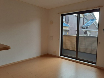 【居間・リビング】 | フェリア香呂Ｂ | こちらの居間で趣味の時間をお楽しみください