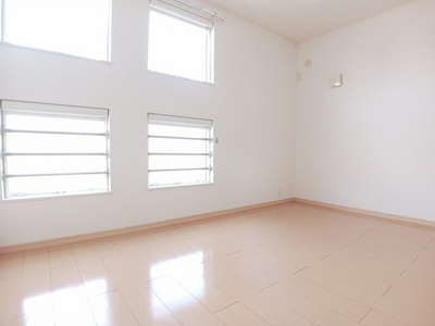 【内装】 | グレイス別所南 | 明るい色調の室内です