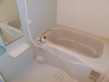 【浴室】 | アウローラ市川 | コンパクトで使いやすいお風呂です