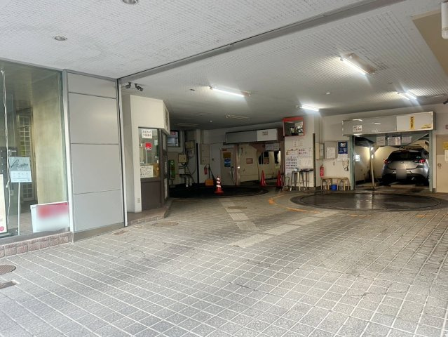 想定年間賃料　6,320万　想定利回り7.90％　鉄骨鉄筋コンクリート造の駐車場
