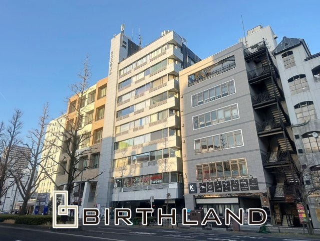 想定年間賃料　6,320万　想定利回り7.90％　鉄骨鉄筋コンクリート造の外観