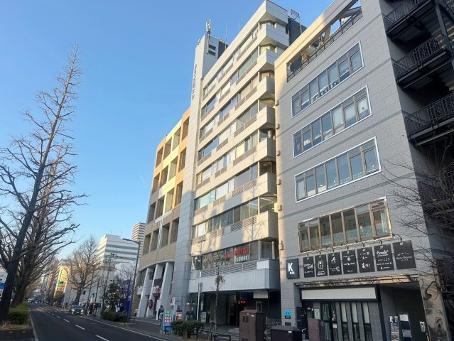 想定年間賃料　6,320万　想定利回り7.90％　鉄骨鉄筋コンクリート造の外観